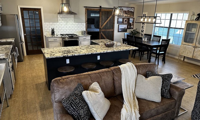 Alpine Casa | Beautiful Modern Farmhouse With Breathtaking Views!