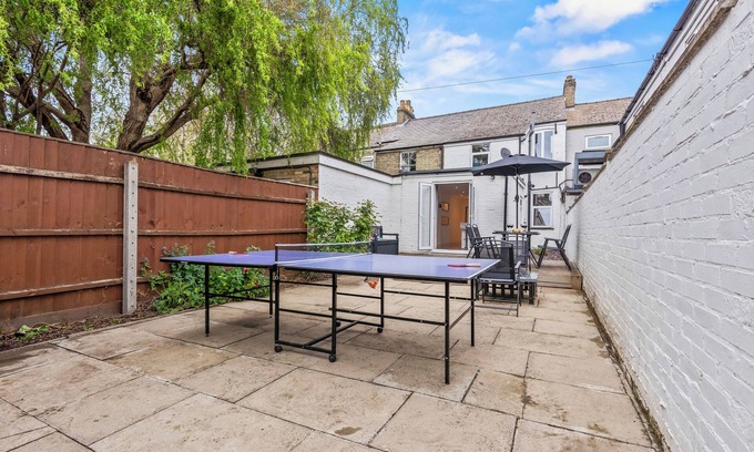 Mill Road Apartamento | Beautiful modern flat on mill road w/fire pit and table tennis
