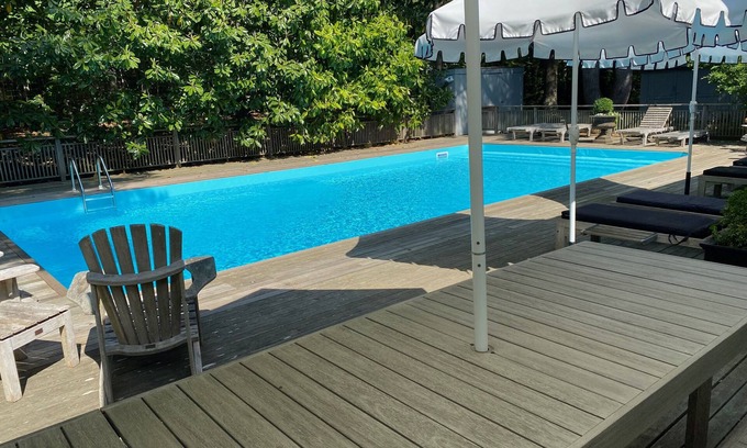 Northwest Harbor Casa | Beautiful Modern Home & Guest House with 8 Bedrooms Total