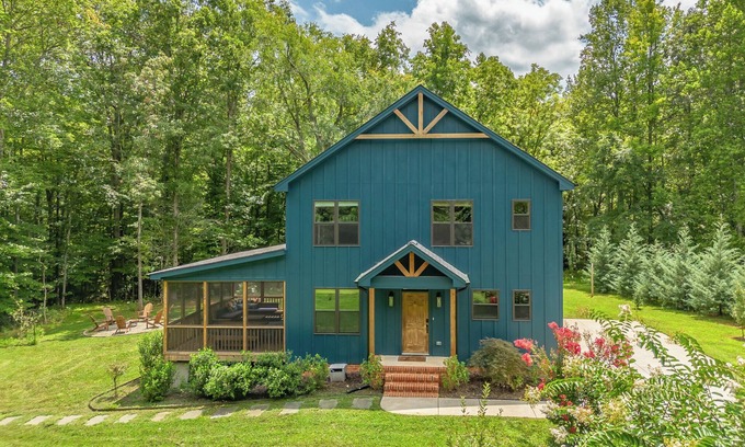 Cedar Grove Casa | Beautiful Modern Home Retreat with Private Lake on 15 acres