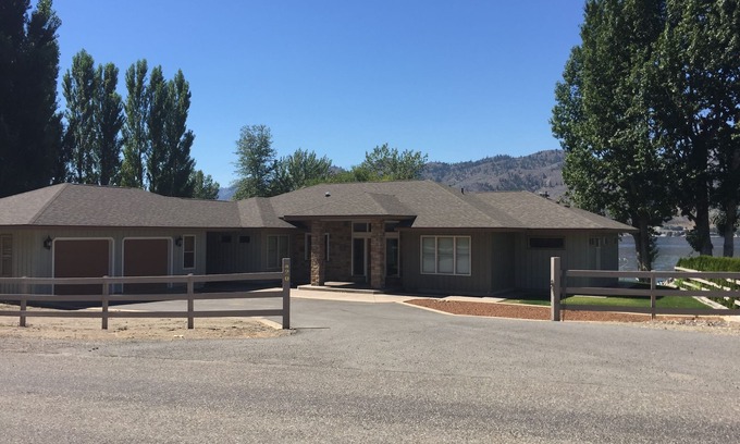 Oroville Casa | Hermosa y moderna casa frente al lago en el lago Osoyoos