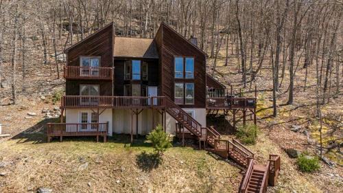 Bushkill Casa | Beautiful Modern Lodge! Indoor Hot Tub - Game Room