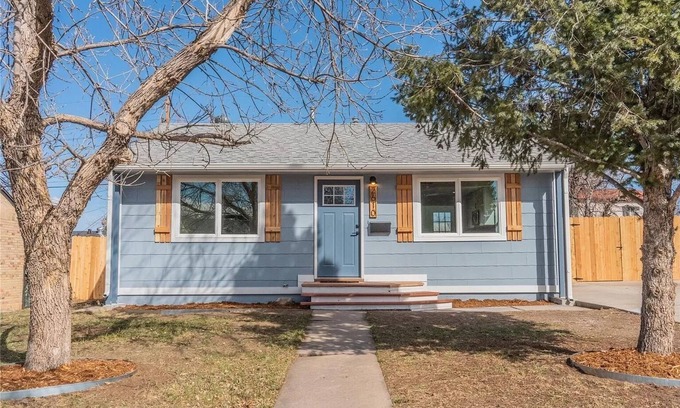 Harvey Park Casa | Beautiful, Modern, Quiet, Comfy & Private with a Big Back Yard - 30+ day stays