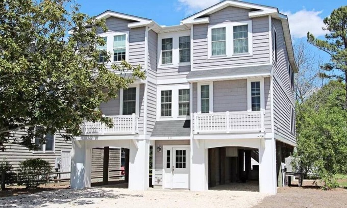 South Bethany Harbor Casa | Beautiful Modern Canal Front Home Walking Distance to Beach!