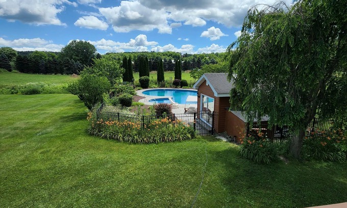 Clintondale Villa | Beautiful modern villa with pool suana hot tub...
