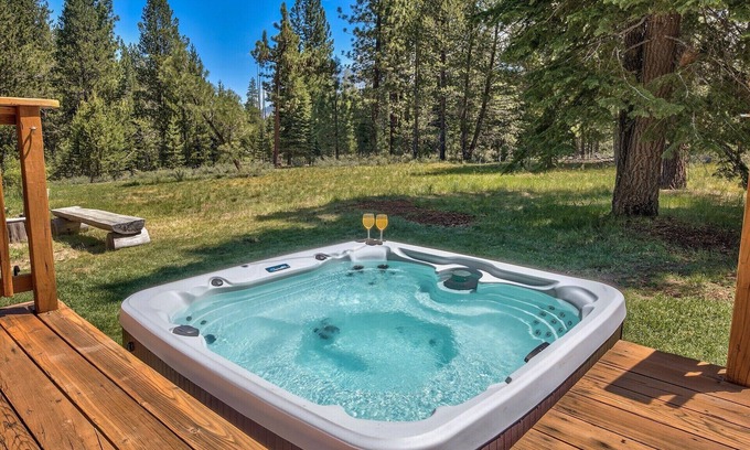 Pioneer Trail Casa | Beautiful mountain meadow setting! AC, spa, skeeball, shuffleboard, foosball, ++