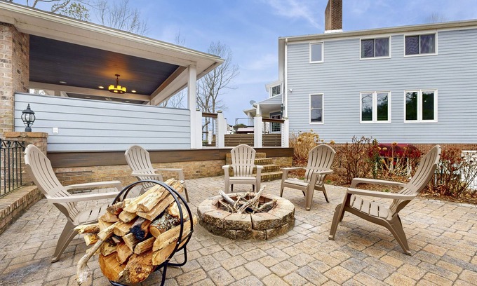 Hendersonville Casa | Beautiful Mountain view home in Hendersonville with private home theatre