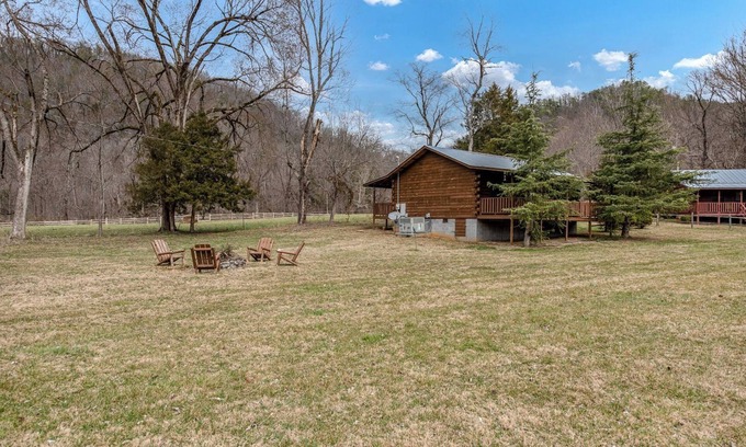 Townsend Cabina | Beautiful mountain cabin with river access. Firepit and wood burning fireplace .