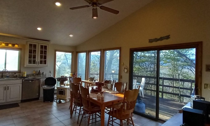 Mount Jackson Chalet De Esquí | Beautiful Mountain Chalet with views, ski, golf, lake and pro Mt. bike trails.
