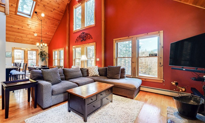 Bartlett Casa | Beautiful mountain home with private hot tub, fireplace & firepit - ski nearby