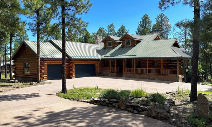 Greer Cabina | Beautiful Mountain Lodge! 7,000 Sq. Ft W/ Pond