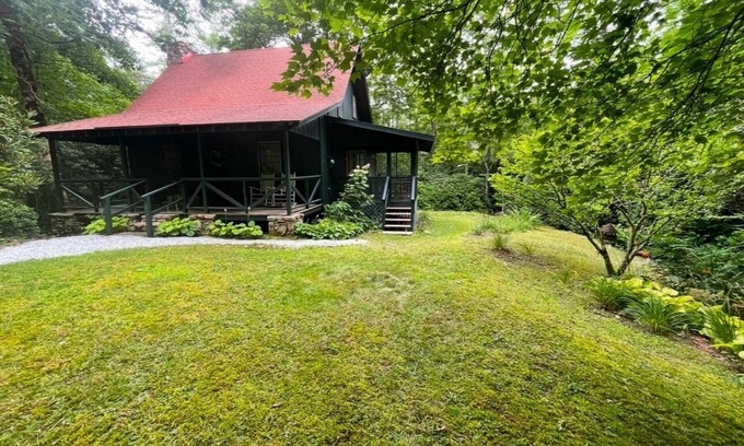 Cullowhee Casa | Beautiful Mountain Retreat. Get Off The Grid In Luxury!
