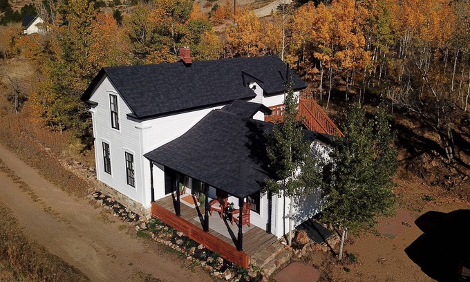 Central City Casa | Beautiful mountain views in this completely remodeled historical mountain home