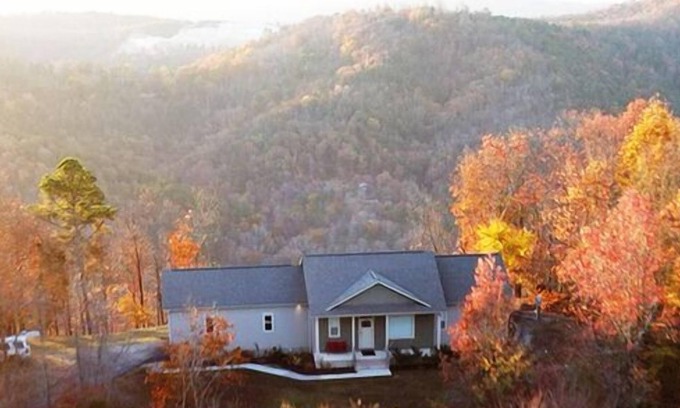 Hot Springs Cabina | Beautiful Mountaintop Views! 16 Private Acre Home