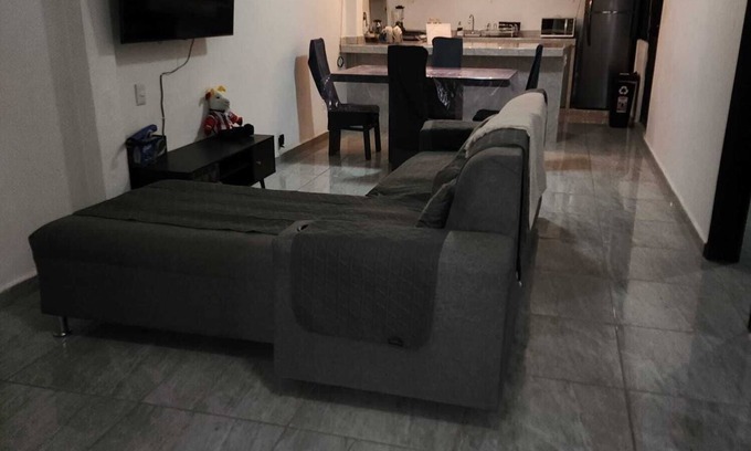 Los Reyes Apartamento | Precioso apartamento a solo 45 min del aeropuerto con parking privado.