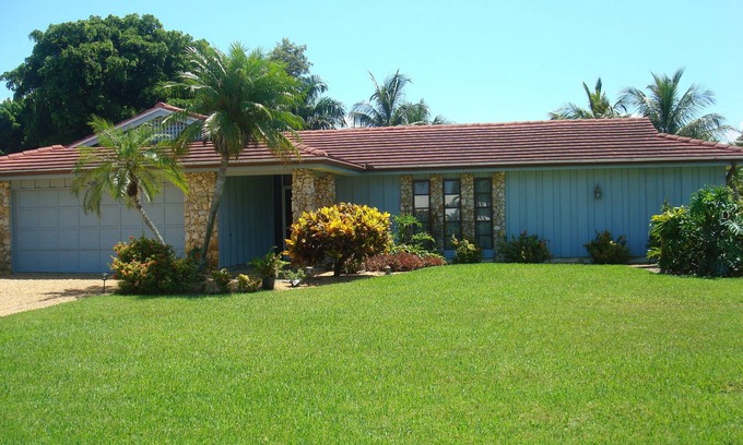 Park Shore Casa | Beautiful Naples home, walk to private beach!