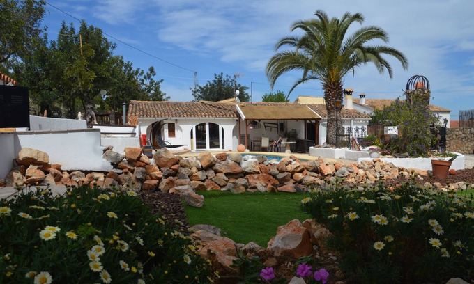 Jalón Villa | Hermosa villa de naturaleza en alquiler en Jalón. Cerca de la playa de Calpe ...