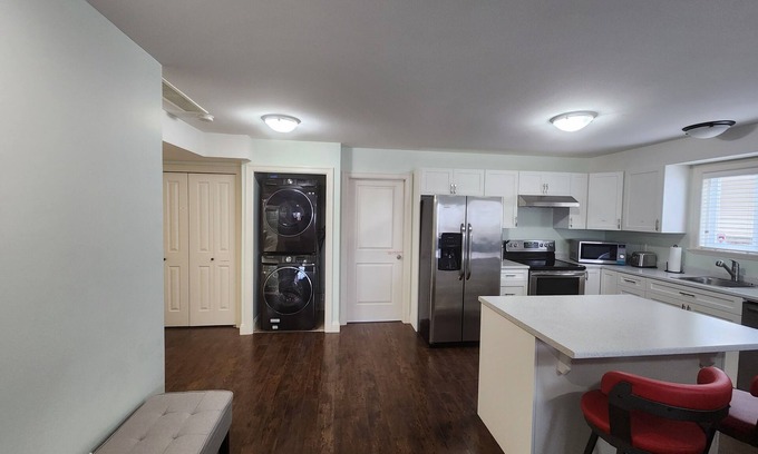 Sardis Casa | Beautiful Nest: 2 Bedroom Ground Suite.