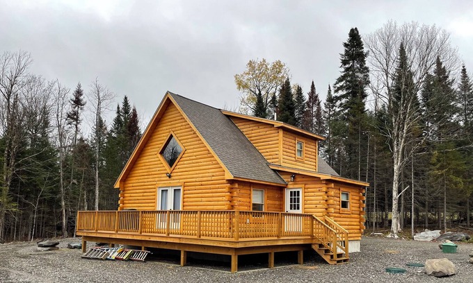 Pittsburg Cabina | Beautiful, New, 2 BR Log Cabin Nestled in Front of Back Lake
