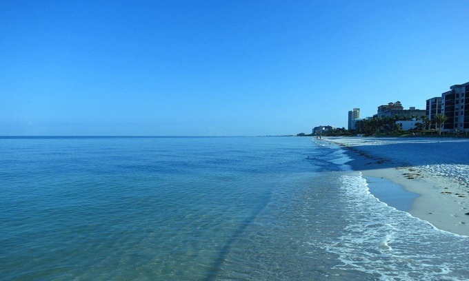 North Naples Apartamento | Beautiful New Apt only 10 minutes to the Beach!