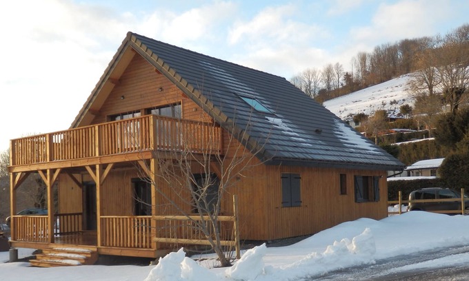 Murat-le-Quaire Casa | Precioso chalet nuevo para 12 personas.