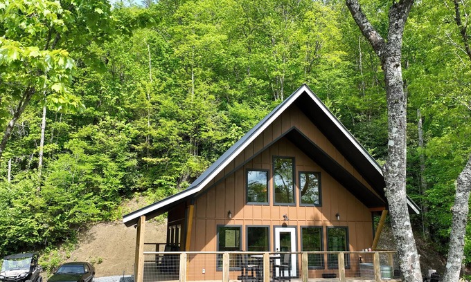 Topton Cabina | Beautiful New Construction Cabin in Nantahala Gorge!