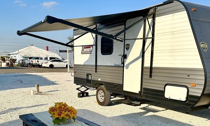 Loughman Alquiler De RV | Beautiful new cozy camper!