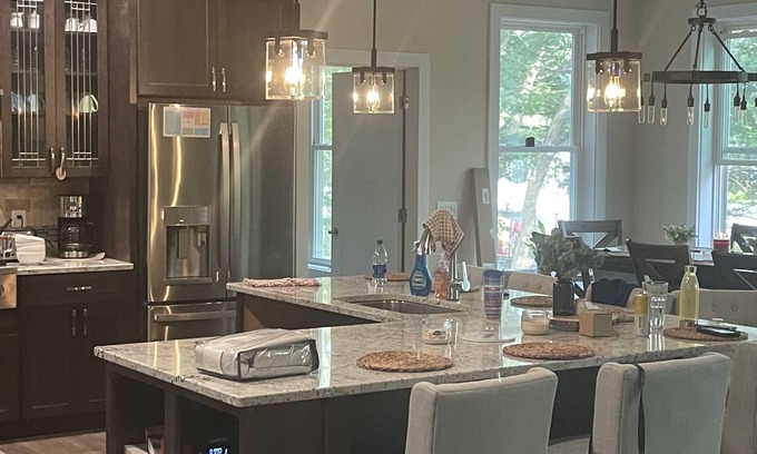 Free Soil Casa | Beautiful New Gunn Lake Home