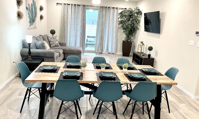 Converse Casa | Beautiful new home near Randolph Air Force Base