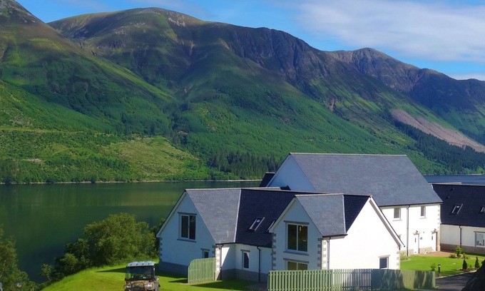Spean Bridge Apartamento | Hermoso nuevo Loch-Side Casa en el corazón de las Tierras Altas de Escocia