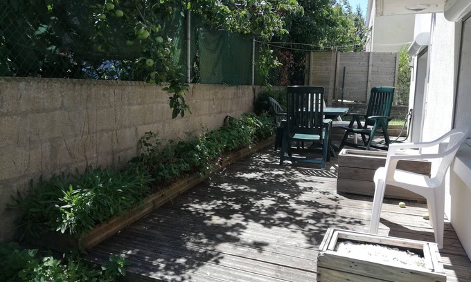 Larmor-Plage Apartamento | Hermosa T1 nueva, tranquila, amueblada, jardín, terraza de madera, trastero
