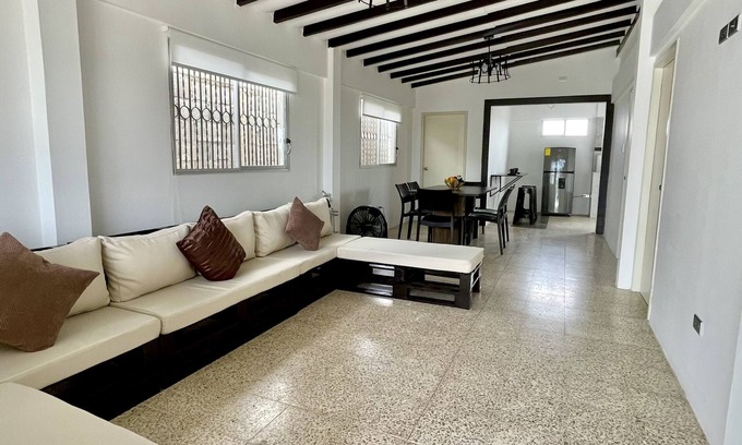 Punta Blanca Chalet De Esquí | Hermosa casa en la costa de Punta blanca - 3 min de la playa!