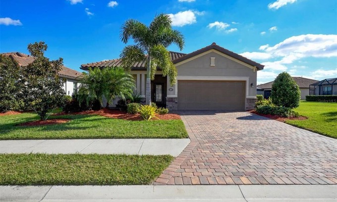 Bradenton Casa | Beautiful, Newer Home in River Strand! Endless Fun!