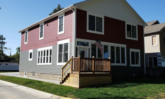 Huron Casa | Hermosa casa nueva en Park / Lakefront!