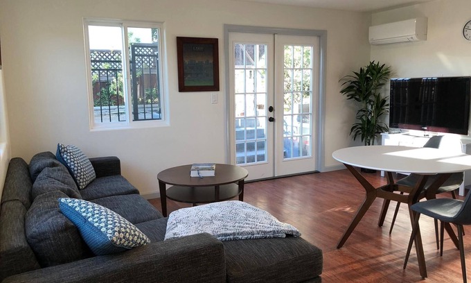 Hermosa Beach Casa | Hermosa, recién remodelada, 1 habitación, 1 baño, casa privada en la soleada Playa Hermosa.