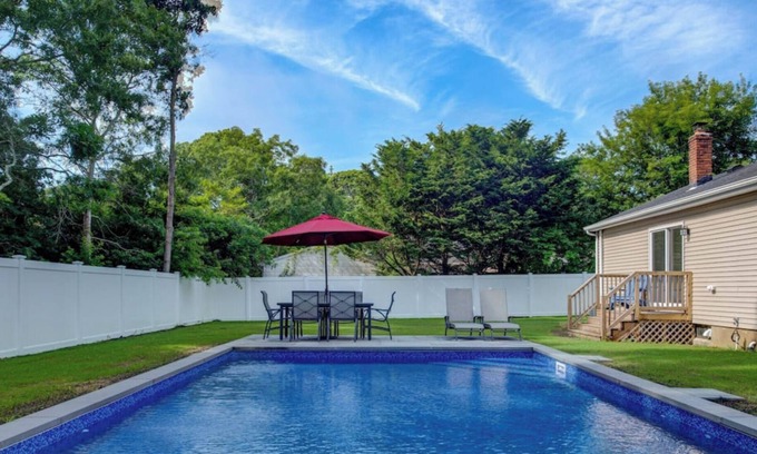 Hampton Bays Casa | Beautiful newly renovated Hampton Bays home w/heated pool close to ocean beaches