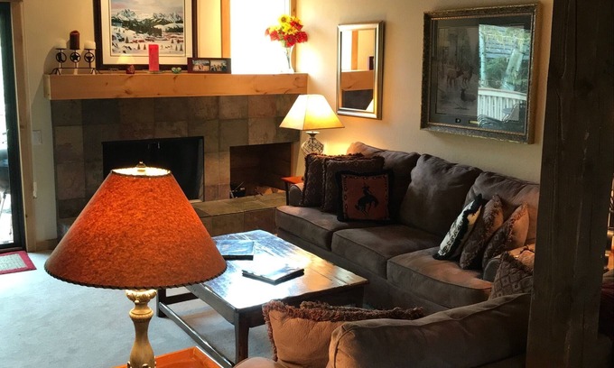 Elkhorn Village Condominio | Hermoso, recientemente remodelado Ridge Condo en Elkhorn