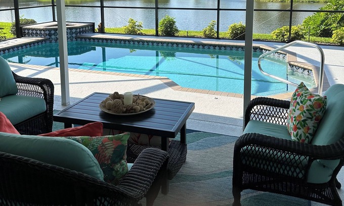 Venice Casa | Beautiful Newly Remodeled & Painted Furnished 3/2 Pool Home with Lake Views!