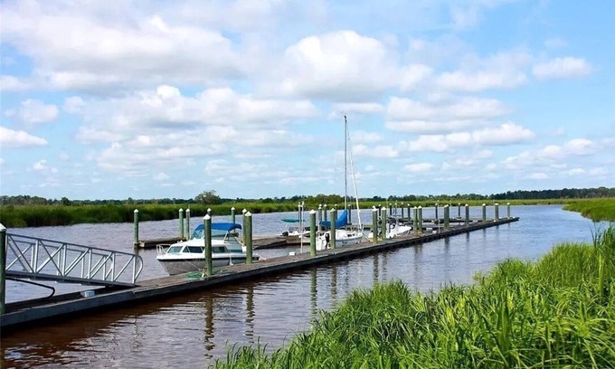 Darien Condominio | Beautiful, Newly-Renovated Condo on the Altamaha River in Darien with BoatSlip