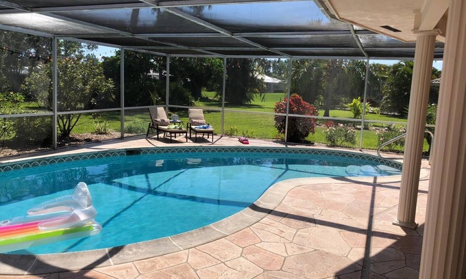 Bonita Springs Casa | Hermosa villa con piscina en una comunidad segura y cerrada