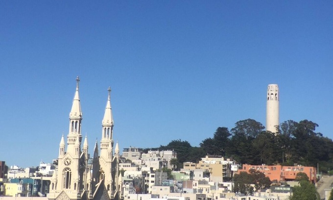 Russian Hill Condominio | Hermosa North Beach / Russian Hill 2 BR + estudio / 2BA joya!
