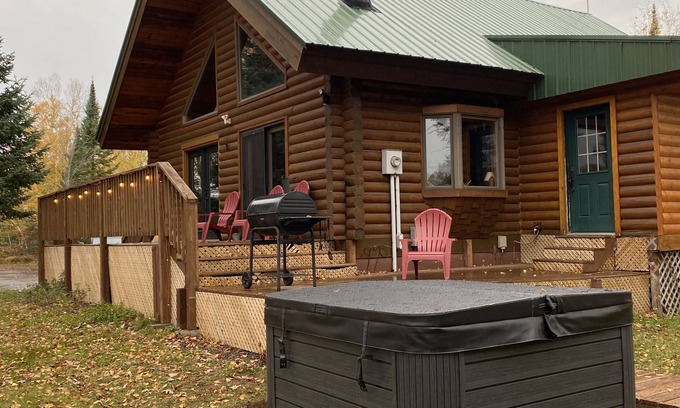 South Range Cabina | Beautiful North Woods Lodge