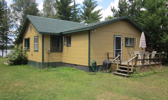 Eagle River Cabina | Hermosa cabaña de pino nudoso en el lago North Nokomis