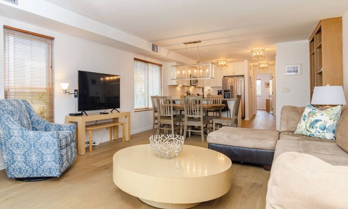 South End Casa | Beautiful ocean front duplex with private ground floor apartment