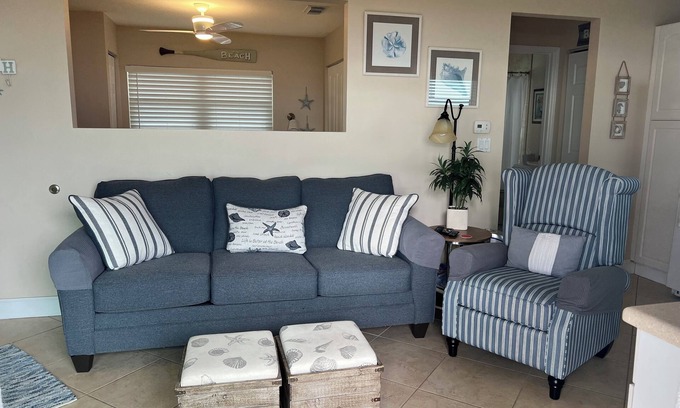 Cocoa Beach Condominio | Beautiful Ocean Front Condo just steps to the sand!