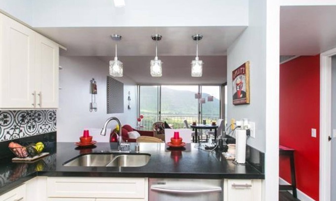Makaha Condominio | Hermoso condominio con vista al mar y a la montaña con wifi gratis, cable, seguridad 24/7,