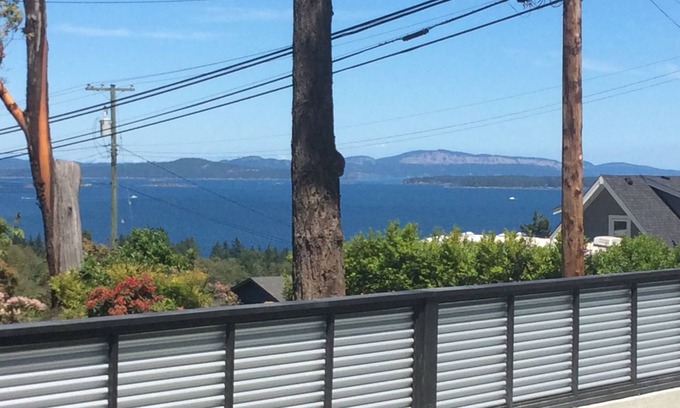 Sidney Casa | Beautiful Ocean Views 3 Bdr House