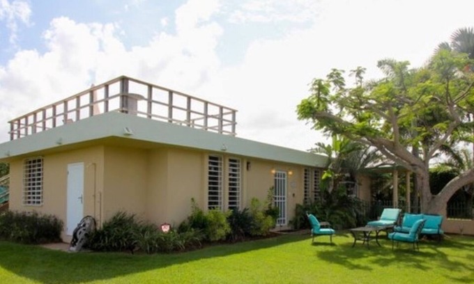 Maleza Baja Villa | Hermosa casa con vista al mar en el área de Ramey, la mejor ubicación, cerca de todo.