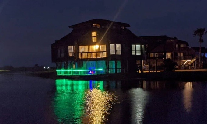 Matagorda Condominio | Beautiful ocean views from condo's 3 story deck!