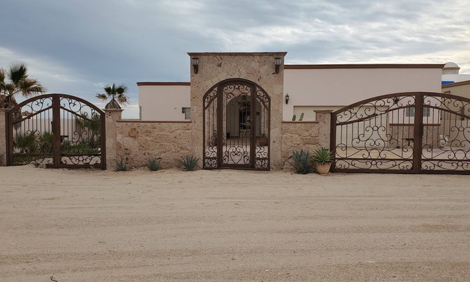Puerto Peñasco Casa | BEAUTIFUL Oceanfront. Huge Kitchen. Pet Friendly